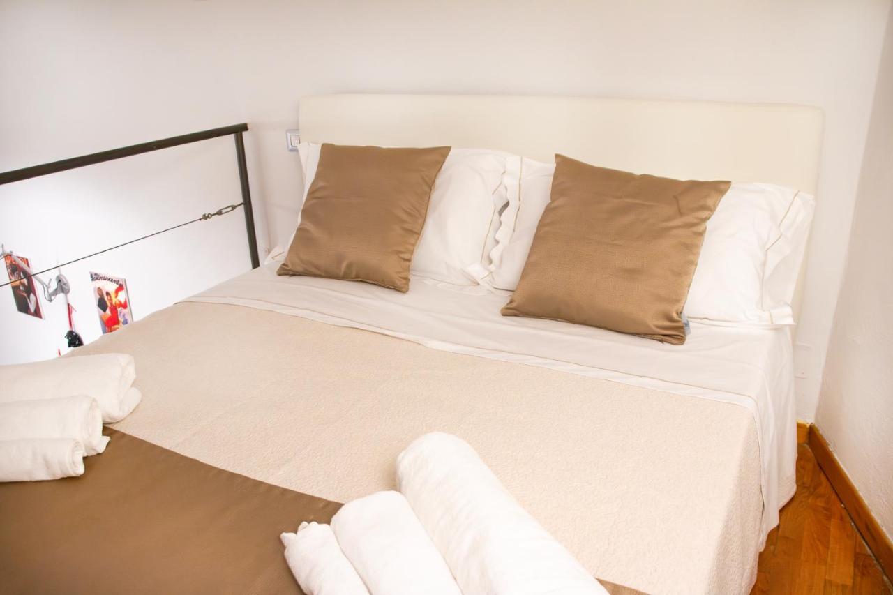 La Pigna Apartment Napoli Bagian luar foto